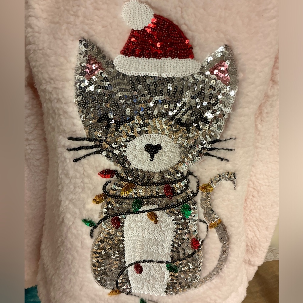 🎄Holiday Fleece Top w/Sequin Cat😽